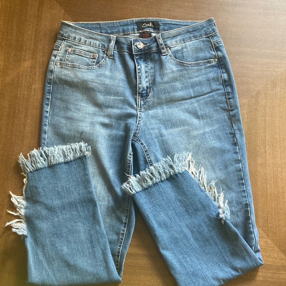 Earl Blue Frayed Hem Women Jeans